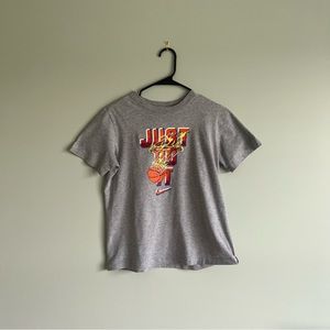 Nike "Just Do It" Basketball Print T-shirt Boys Size Large